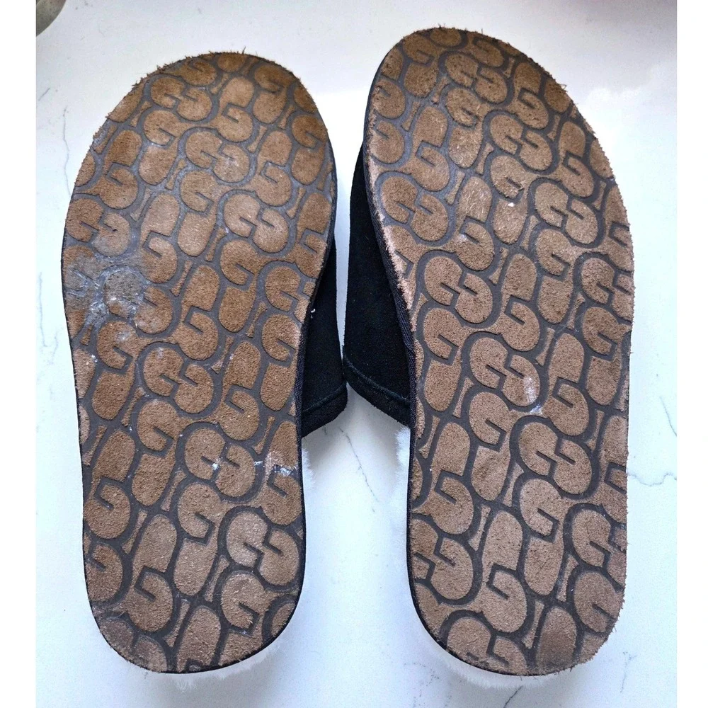 UGG Scuff Suede Slippers Black Mens 10 Sheepskin Lined House Shoes 1101111